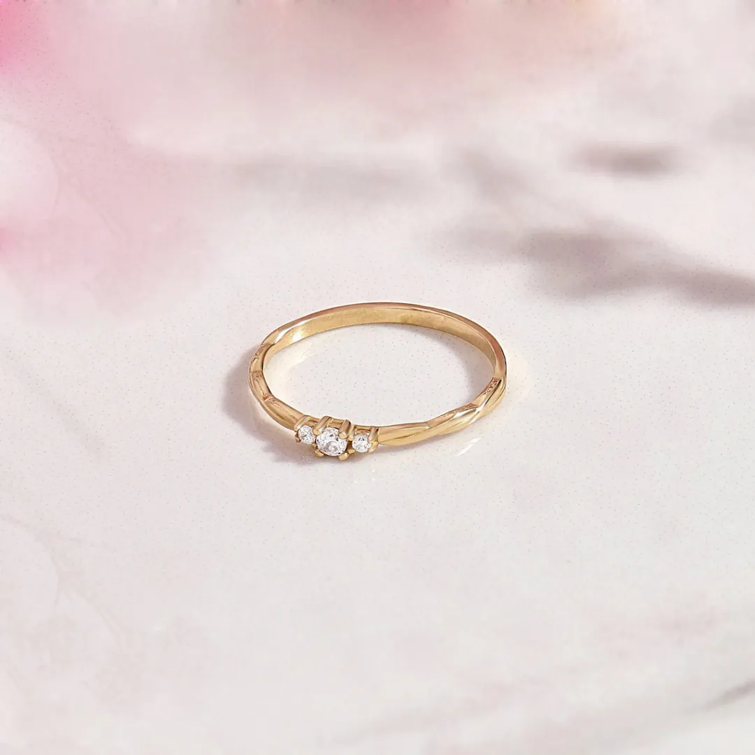 /public/photos/live/Moissanite Diamond Minimal Twisted Ring 1106 (2).webp